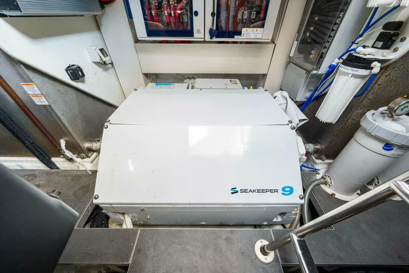 Mama's House Yacht Photos Pics 