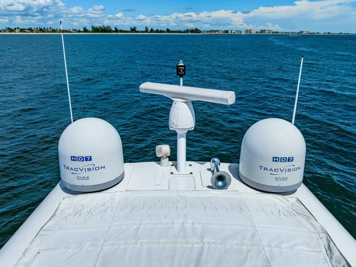 Mama's House Yacht Photos Pics 