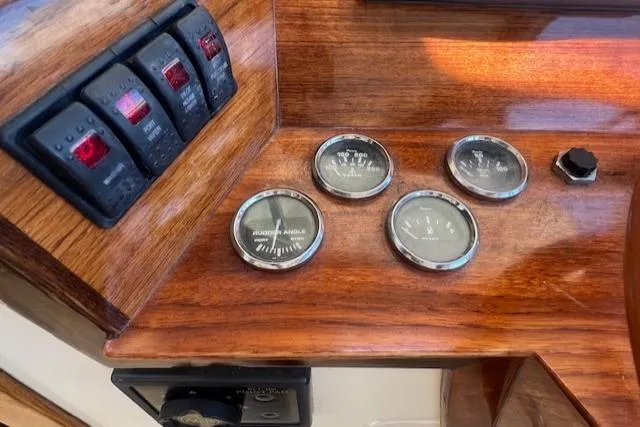 Free Will Yacht Photos Pics Control panel of a 2003 Hinckley Extended Hardtop Pilothouse 36 Picnic Boat.