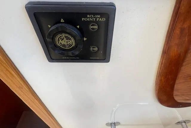 Free Will Yacht Photos Pics Control panel on 2003 Hinckley Extended Hardtop Pilothouse 36 Picnic Boat.