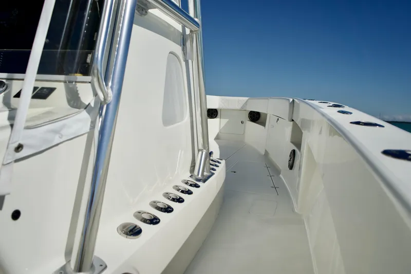  Yacht Photos Pics 2017 SeaVee 390Z boat deck with stainless steel railings under clear blue sky.