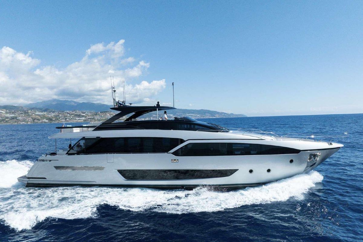2022 Riva 93 