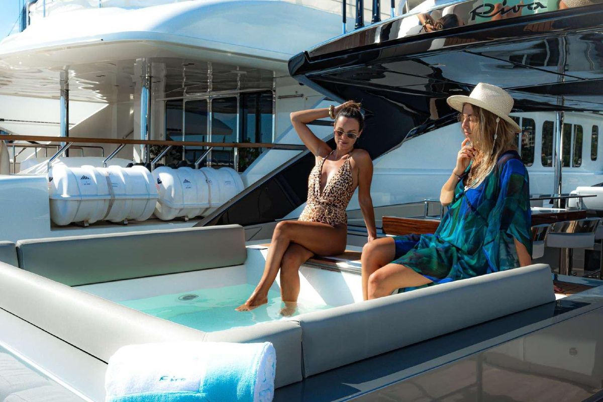 2022 Riva 93 