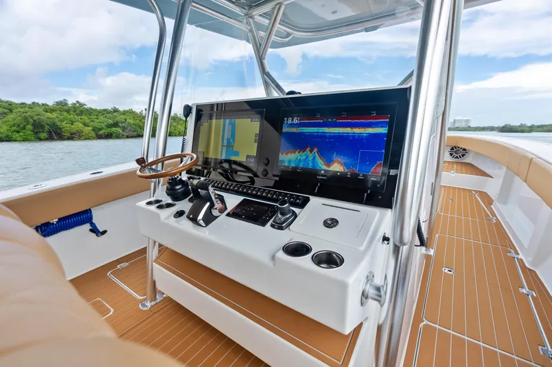  Yacht Photos Pics 2025 Freeman LR boat cockpit with advanced navigation system and sleek design.