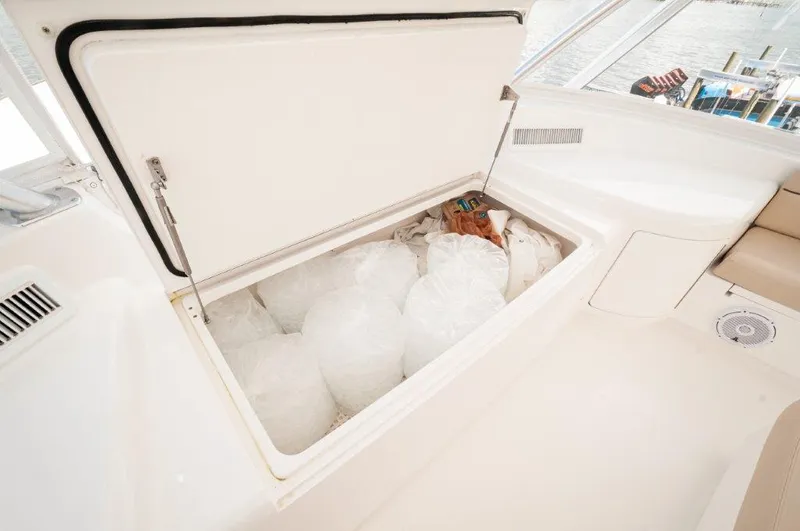 Gunnslinger Yacht Photos Pics 2020 Viking 72 Convertible- GUNNSLINGER-Flybridge 3