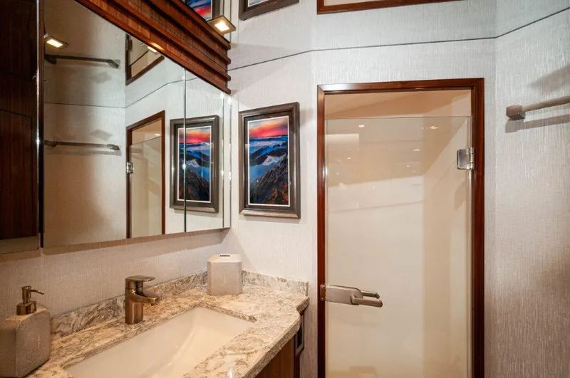 Gunnslinger Yacht Photos Pics 2020 Viking 72 Convertible- GUNNSLINGER-Master Head 2