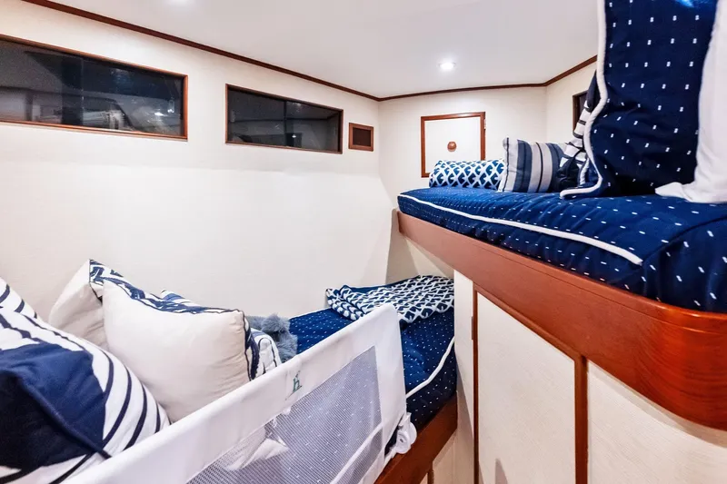 Nic-nac Yacht Photos Pics 1977 Merritt Sportfish cabin with cozy bunk beds and nautical-themed decor.