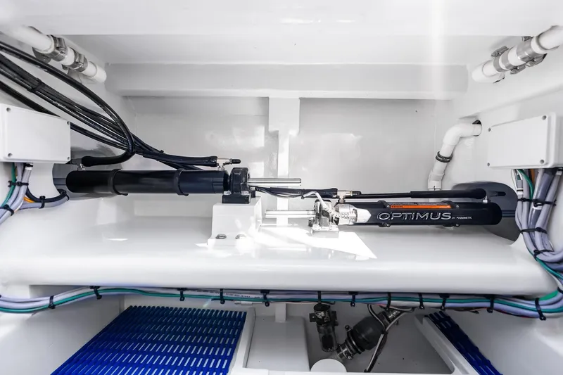 Nic-nac Yacht Photos Pics 1977 Merritt Sportfish hydraulic system with Optimus steering components.