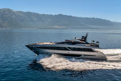 Riva 100' Corsaro