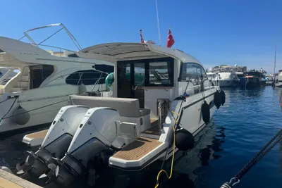 Sealine C335V