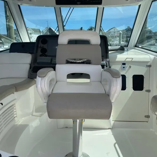 Reel Inspired Yacht Photos Pics Captain's chair on 2009 Boston Whaler 345 Conquest boat, helm station view.