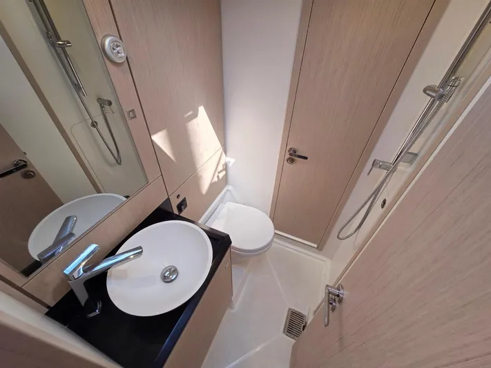 Yachting Conseil Yacht Photos Pics Modern bathroom in 2023 Jeanneau 60 yacht with sleek fixtures and compact design.