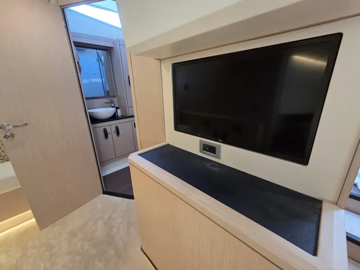 Yachting Conseil Yacht Photos Pics 2023 Jeanneau 60 yacht interior with modern TV and bathroom view.