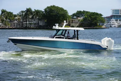 Boston Whaler 380 Outrage