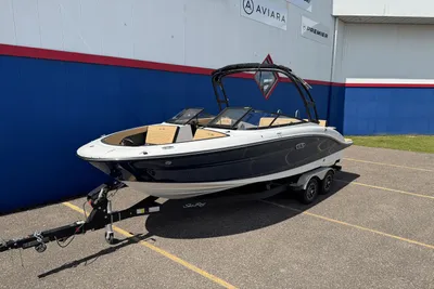 Sea Ray SPX 210