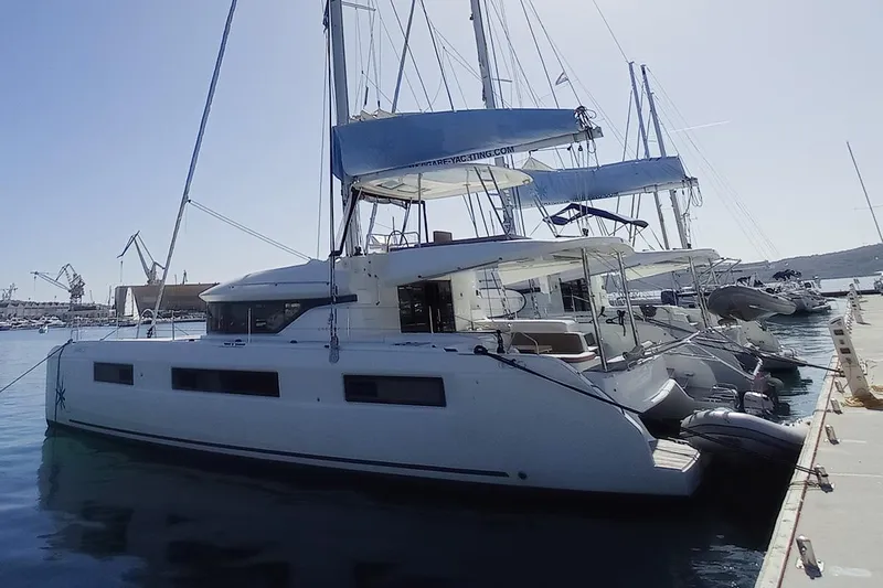 VI La Ut Yacht Photos Pics Vi La Ut - Main Profile View