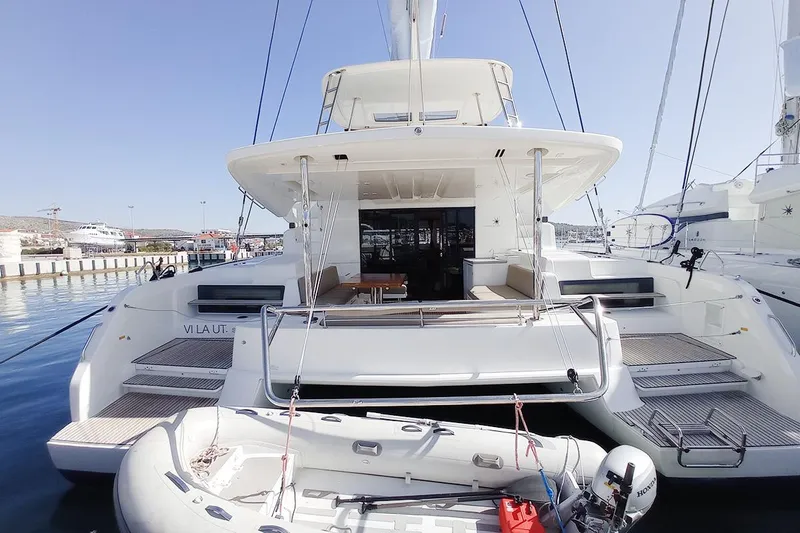 VI La Ut Yacht Photos Pics Vi La Ut - Transom View