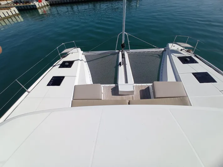 VI La Ut Yacht Photos Pics Vi La Ut - Foredeck View (2)