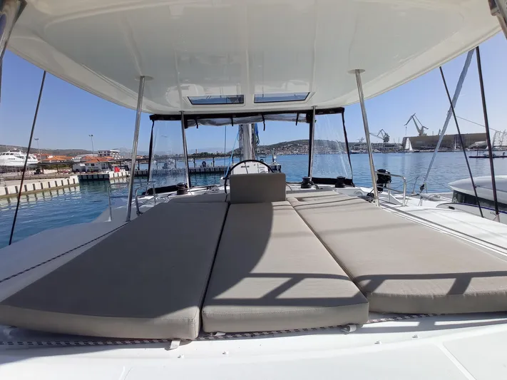 VI La Ut Yacht Photos Pics Vi La Ut - Flybridge View (1)