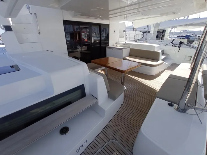 VI La Ut Yacht Photos Pics Vi La Ut - Main Cockpit View (1)