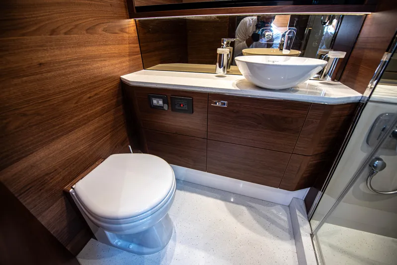 Partini Cruise Yacht Photos Pics Princess 55 2023 PARTINI CRUISE - Master Head