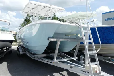 Twin Vee 240 Center Console STX