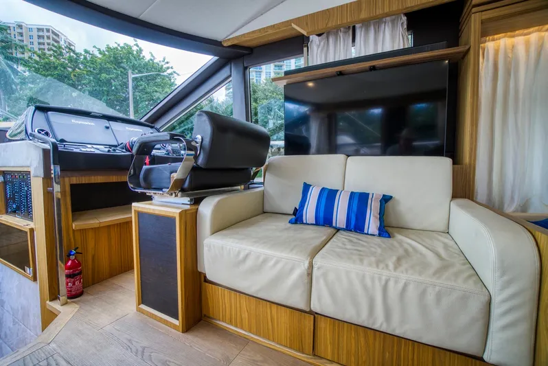 Disco 1 Yacht Photos Pics 