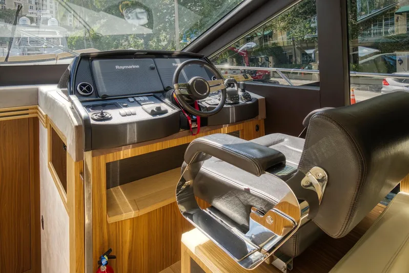 Disco 1 Yacht Photos Pics 