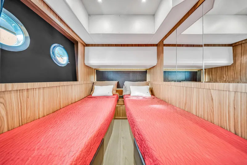 Disco 1 Yacht Photos Pics 