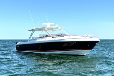 Intrepid 400 Cuddy