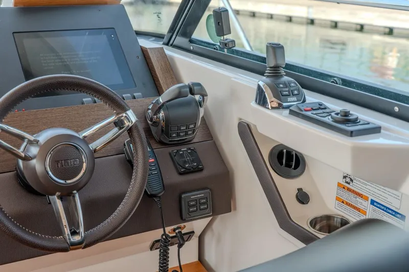 Escapade Yacht Photos Pics 