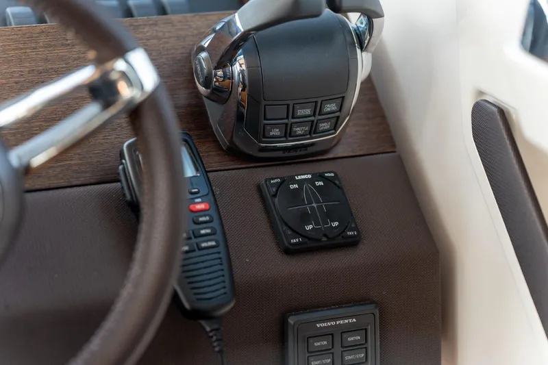 Escapade Yacht Photos Pics 