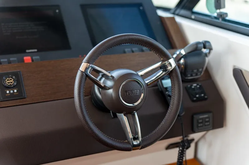 Escapade Yacht Photos Pics 