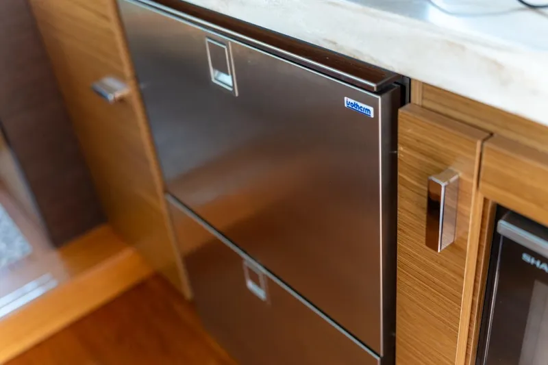 Escapade Yacht Photos Pics 