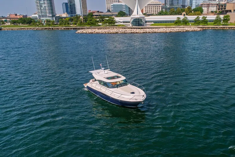 Escapade Yacht Photos Pics 