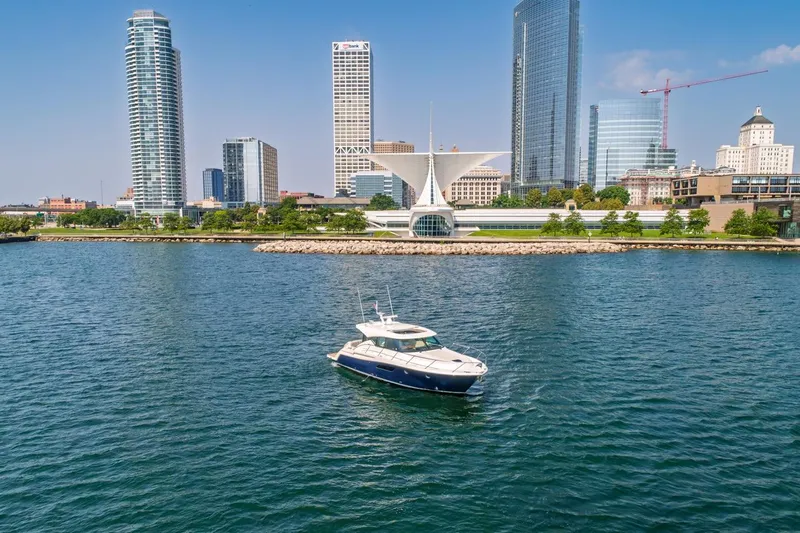 Escapade Yacht Photos Pics 