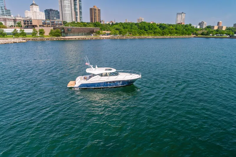 Escapade Yacht Photos Pics 