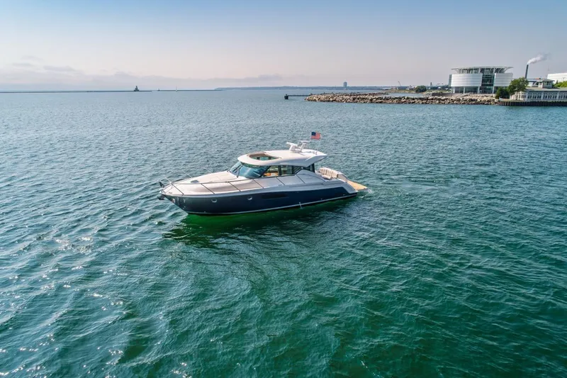 Escapade Yacht Photos Pics 