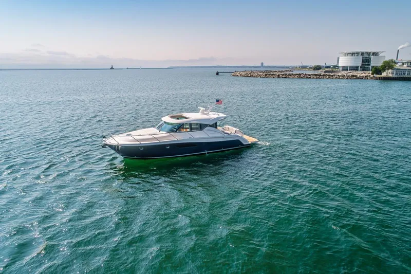 Escapade Yacht Photos Pics 