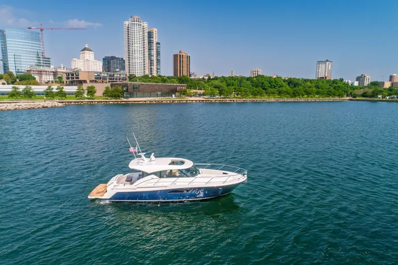 Escapade Yacht Photos Pics 