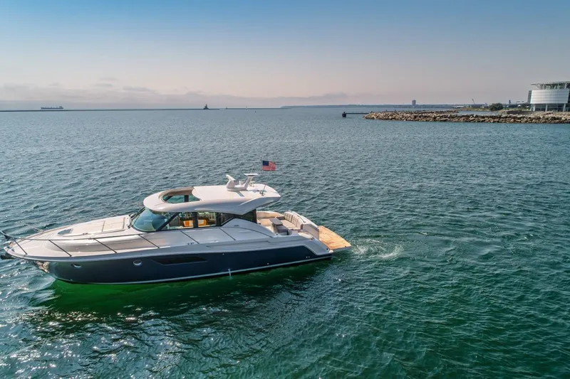 Escapade Yacht Photos Pics 