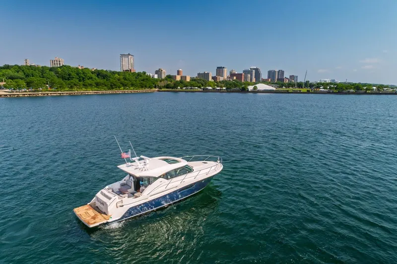 Escapade Yacht Photos Pics 