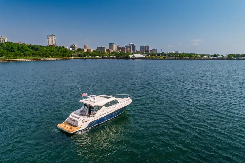 Escapade Yacht Photos Pics 