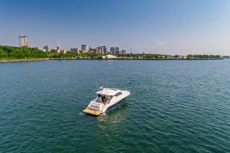 Escapade Yacht Photos Pics 