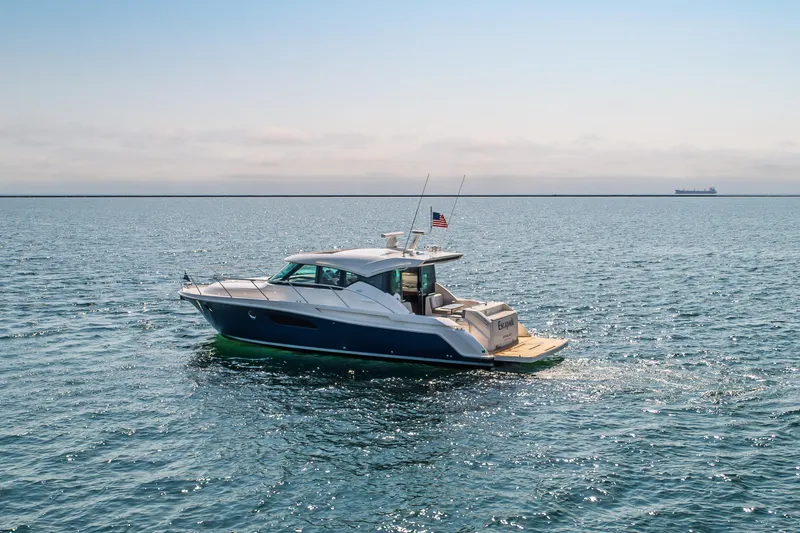 Escapade Yacht Photos Pics 