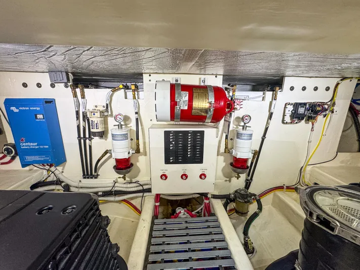 Escapade Yacht Photos Pics 