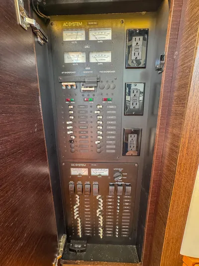 Escapade Yacht Photos Pics 