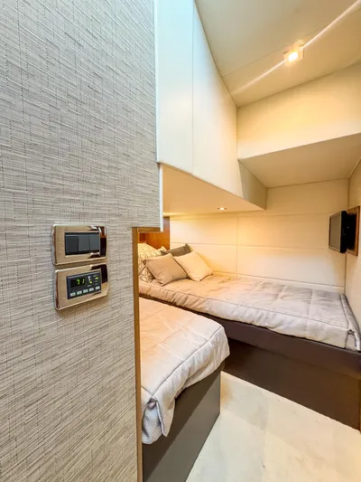 Escapade Yacht Photos Pics 