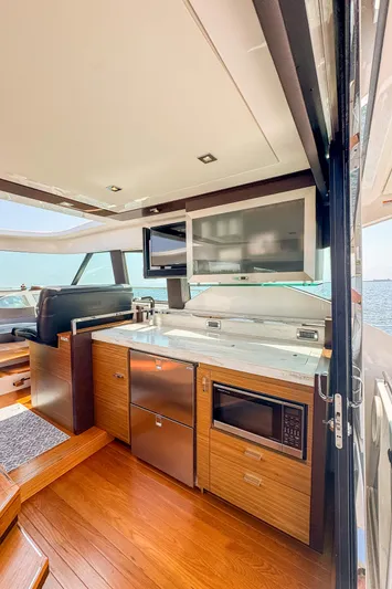 Escapade Yacht Photos Pics 