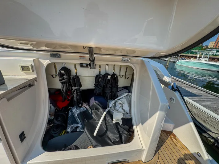 Escapade Yacht Photos Pics 